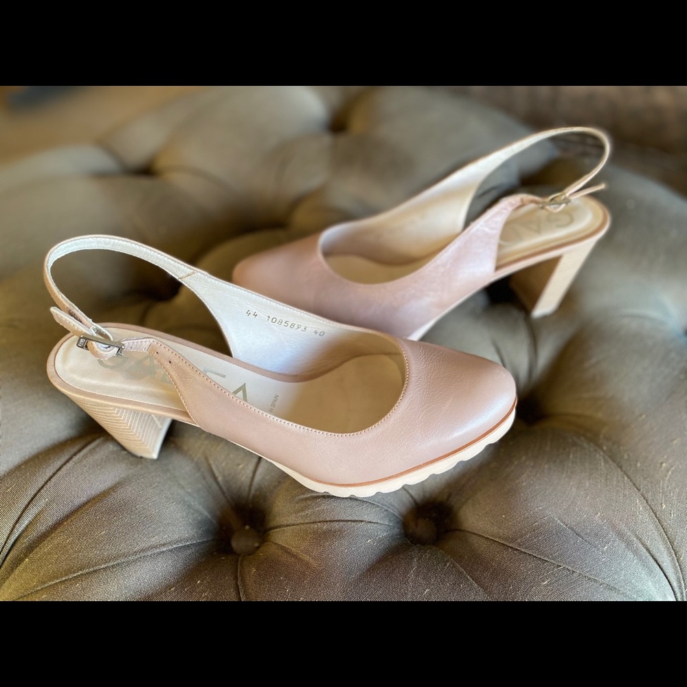 Gadea Natural Leather Sling Back Pumps